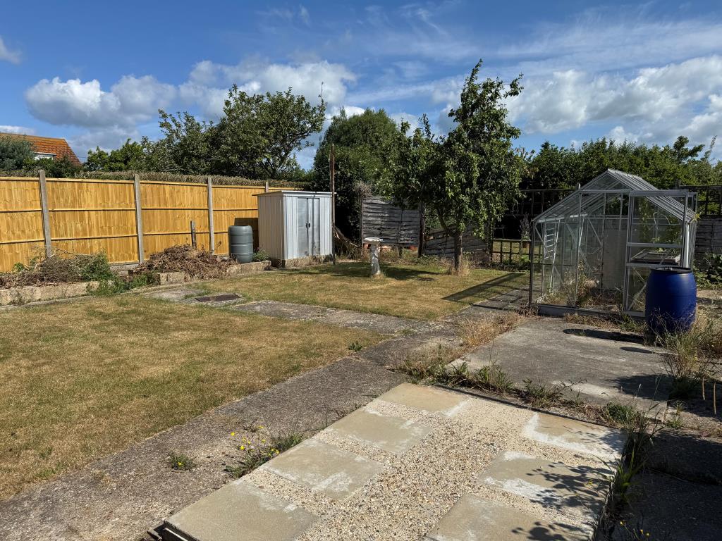 Lot: 141 - FREEHOLD THREE-BEDROOM DETACHED BUNGALOW FOR IMPROVEMENT - The Rear Garden